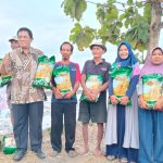 Perkuat Elektabilitas, Yoga Hardaya Bagikan Benih Padi Gratis Untuk Petani di Klaten