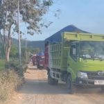Warga Desa Ngandong Resah, Kerusakan Jalan Akibat Truk Pengangkut Urug Proyek Tol Kian Parah