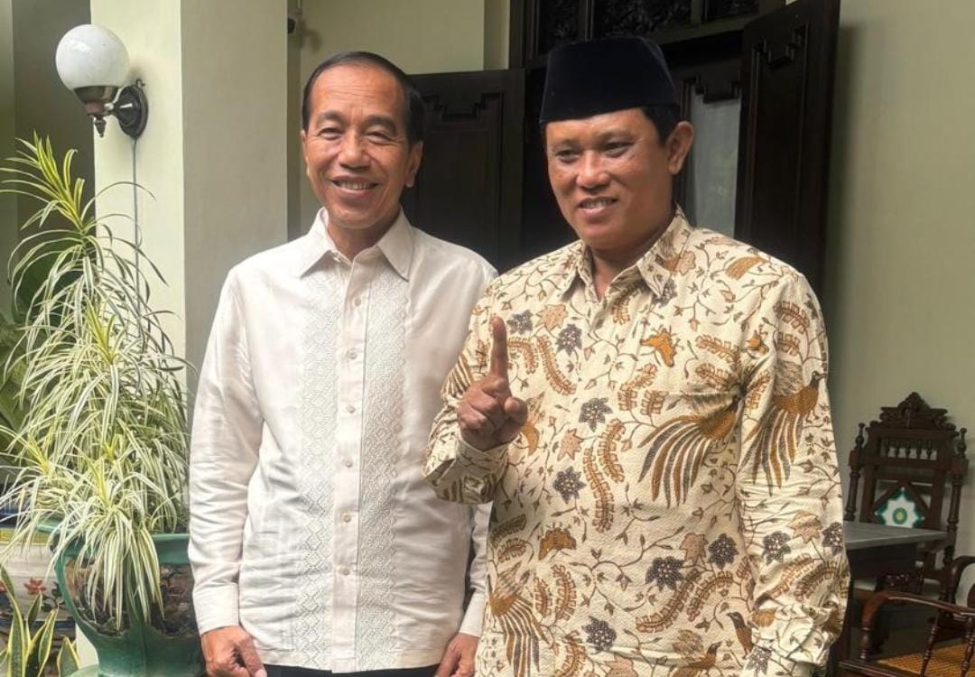 Beredar di Medsos Foto Pertemuan Yoga Hardaya Bersama Jokowi, Pertanda Apa Ini ?