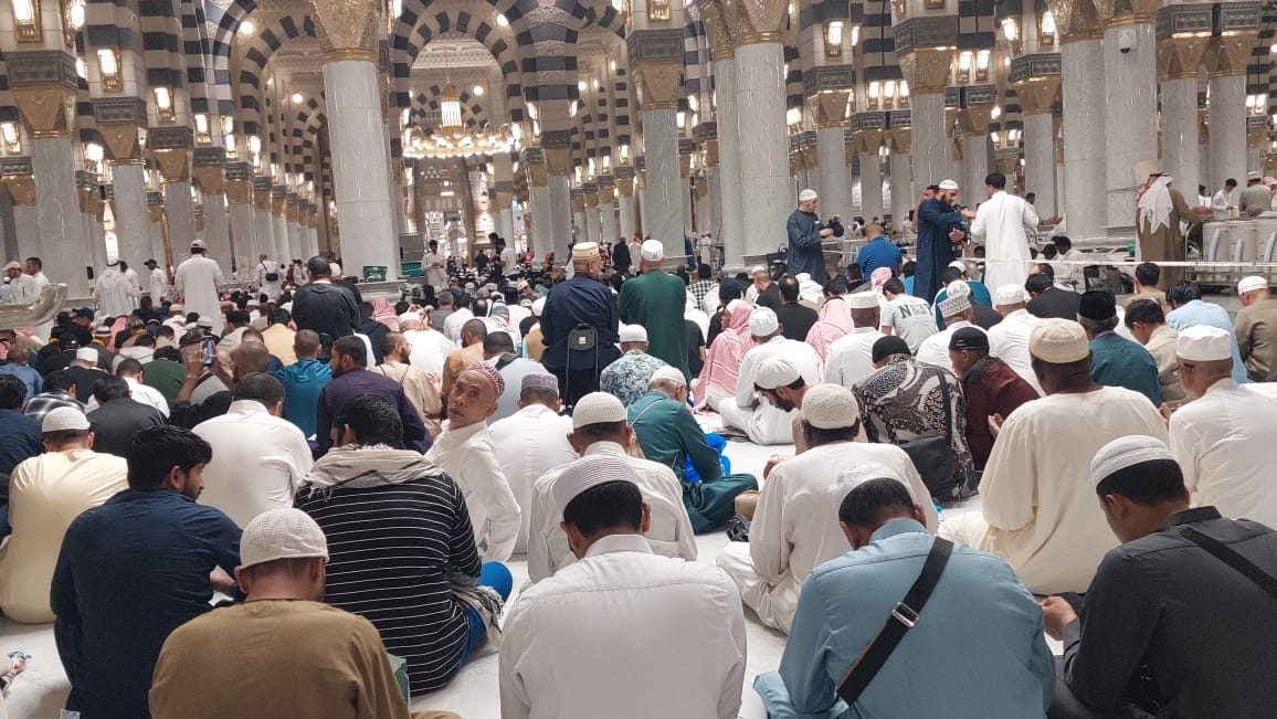 Inilah Suasana Iftar di Masjid Nabawi, Ratusan Ribu Paket Takjil Disediakan Setiap Hari
