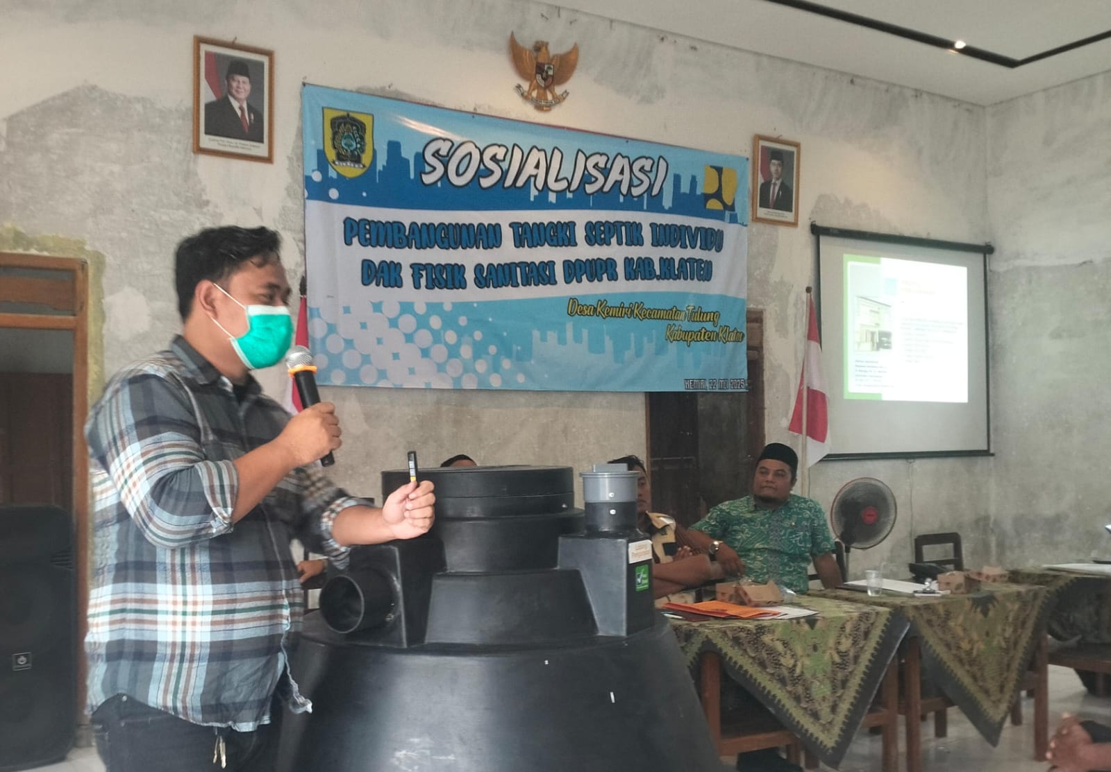 Puluhan KPM di Desa Kemiri Tulung Terima Bantuan Hibah Program Sanitasi Standar Kesehatan