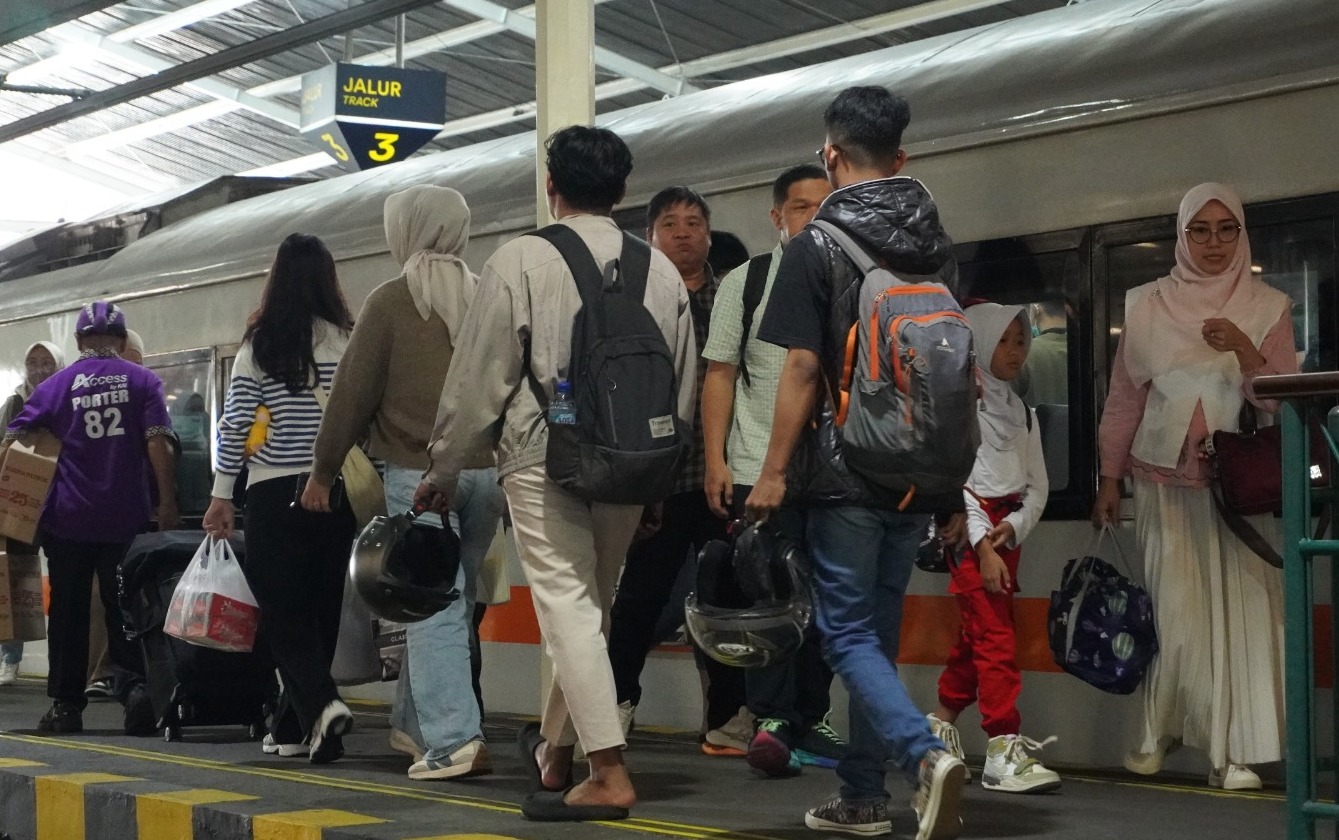 Tak Perlu Repot Bawa Barang, Pelanggan KA Dapat Memanfaatkan Layanan e-Porter