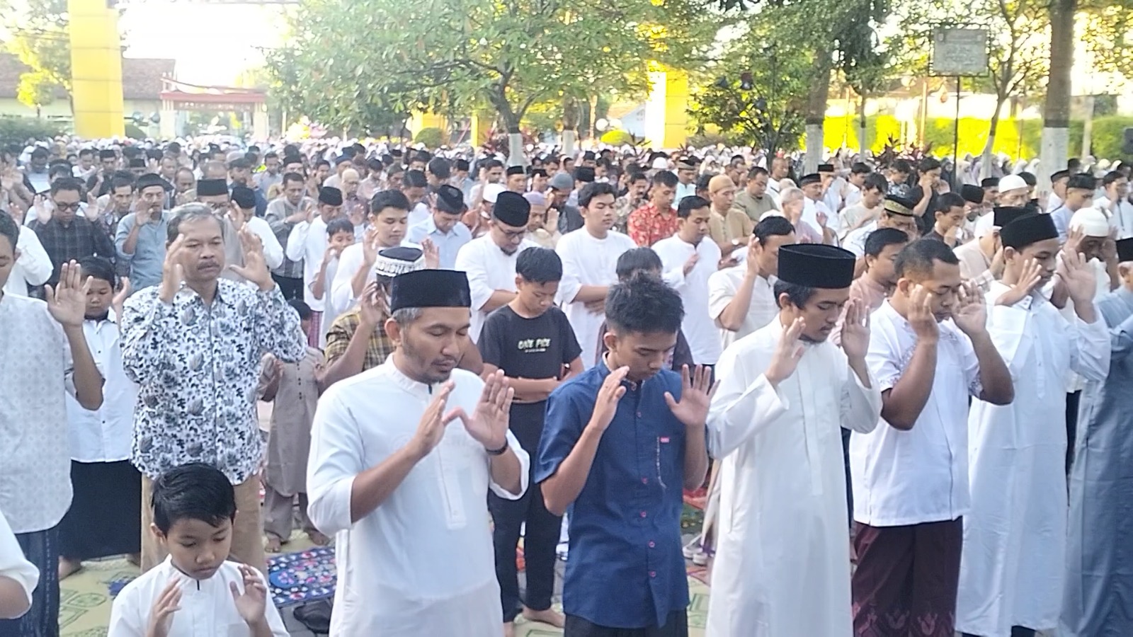 Sholat IdulAdha FKTRM di Taman Lampion, Ustad Sumarsono Sampaikan Parenting Ala Nabi Ibrahim Bagi Generasi Muda