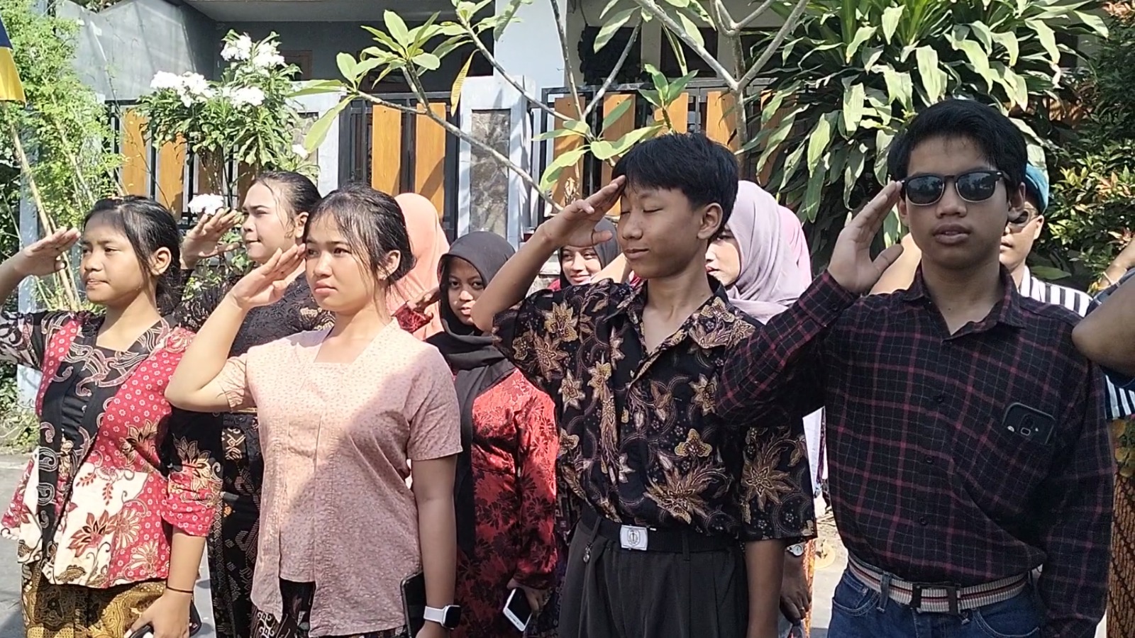 Euforia Warga Dukuh Gudang Sumberejo Rayakan HUT Ke-80 RI, Kenakan Kostum Jadul