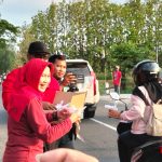 Jaga Kesalehan Sosial, Kadarwati DPRD Jateng Turun Ke Jalan Bagikan Ratusan Cup Makanan Tradisional