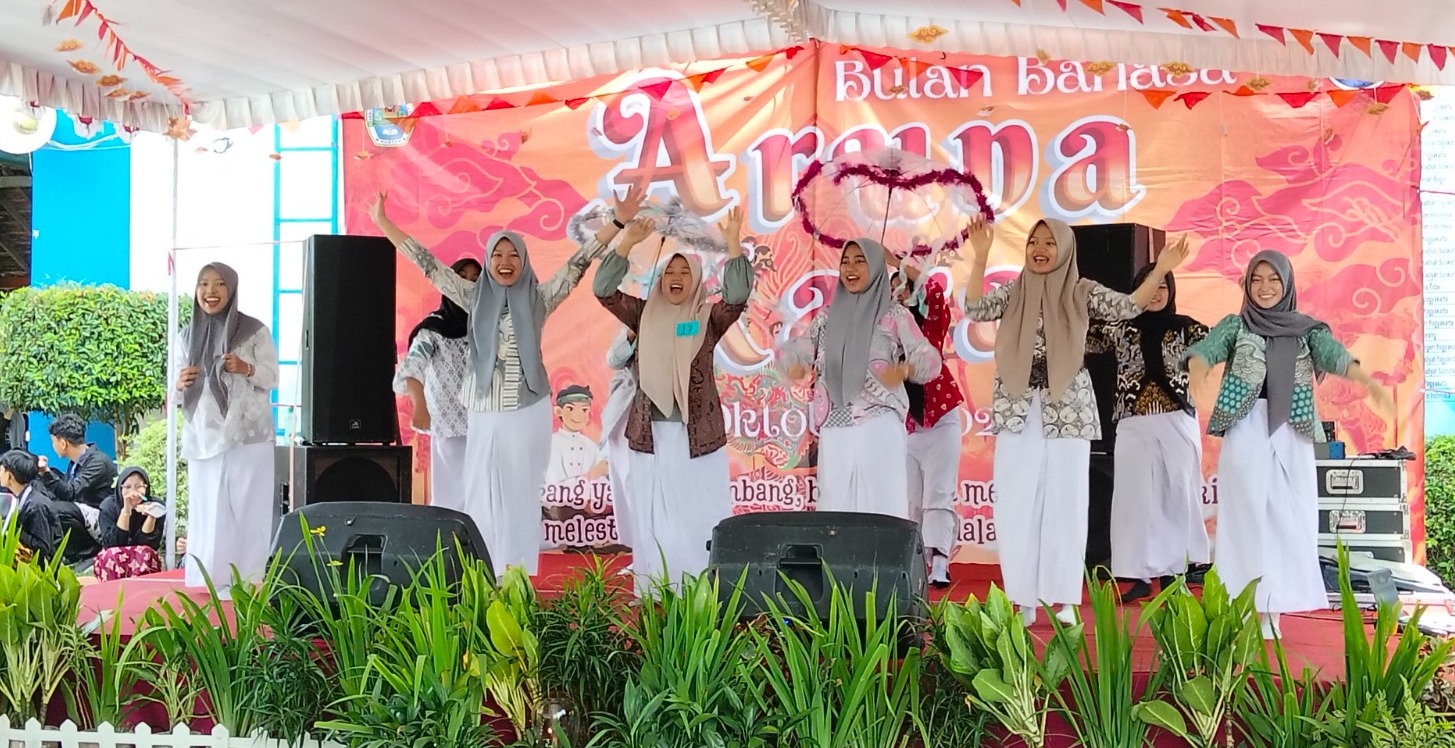 Tampilkan Kreatifitas Seni Bahasa dan Sastra, SMA Muhamamdiyah 1 Klaten Gelar Aruna Kara Bulan Bahasa