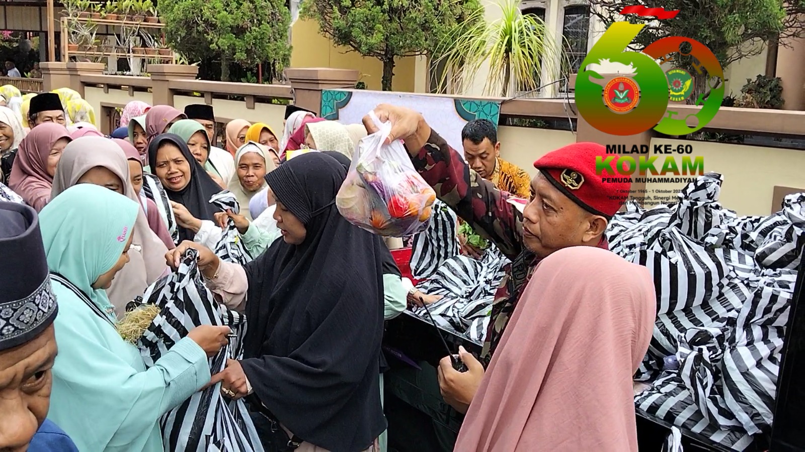 Milad Kokam ke-60, Ratusan Paket Sayur Mayur Gratis Dibagikan Jamaah Pengajian Ahad Legi MADUSEGA