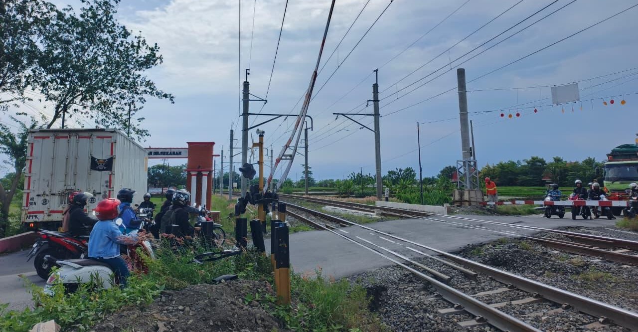 Truk Tabrak Palang Pintu Perlintasan KA di Wonosari Klaten, KAI Daop 6 Sesalkan Aksi Nekat Ini