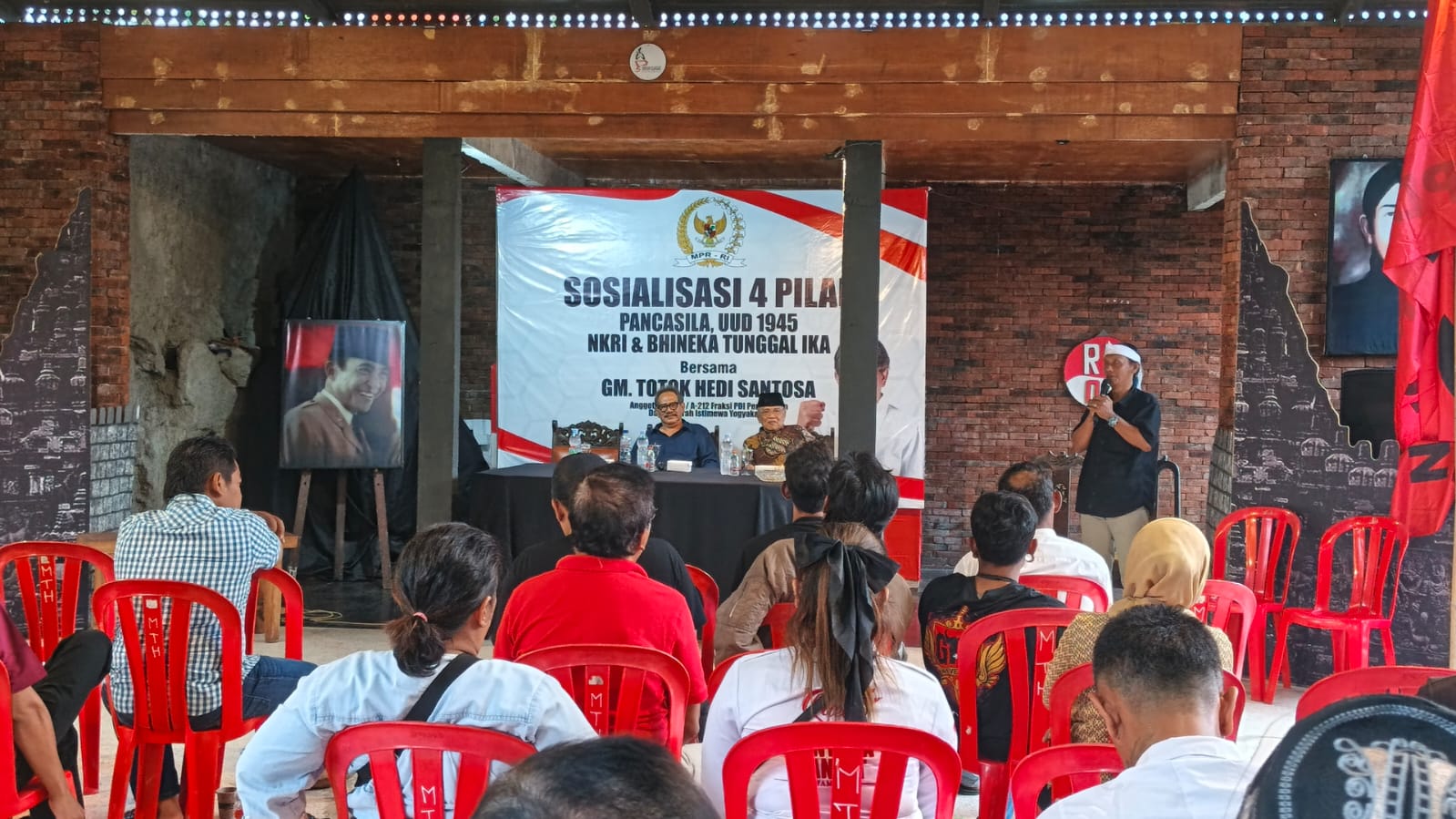 Diskusi Asik Dengan Ratusan Warga Prambanan, GM.Totok Herdi MPR-RI Ingatkan Pentingnya memaknai Bhineka Tunggal Ika di Negara Majemuk