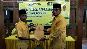 Serahkan SK Pengurus DPD Golkar Klaten, Anton Lami Suhadi : Segera Lakukan Konsolidasi Organisasi