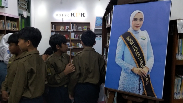 Heboh, Library Class Meeting, Siswa SMP M Plus Klara Ikuti Challenge Bikin Resensi Karya Fiksi di Dispersip Klaten