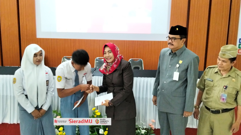 Estafet Gotong Royong Bidang Pendidikan Ketua DPRRI, Ratusan Siswa SMK Negeri 2 Klaten Terima Beasiswa KIP