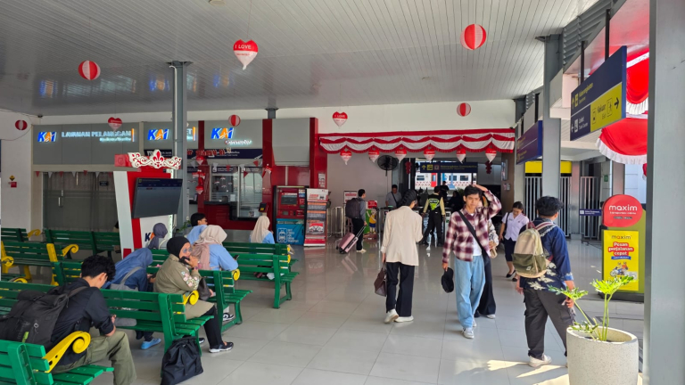 Semarak HUT ke-81 RI, KAI Commuter Hadirkan Tarif Spesial Rp8 Berlaku di Seluruh Area Layanan